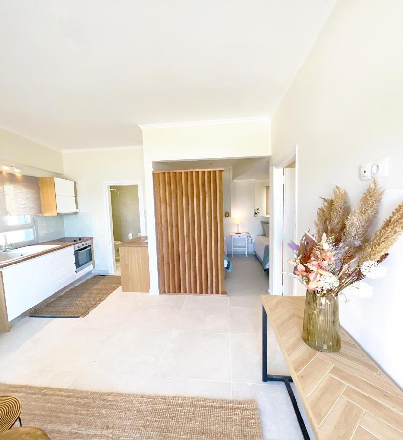 Beachfront 4-bed Luxury - Agios Gordios, Corfu, Greece Apartment
