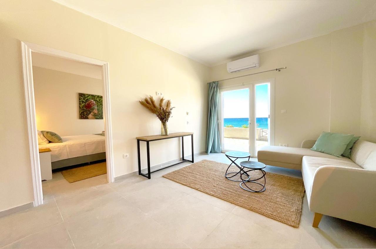 Beachfront 4-bed Luxury - Agios Gordios, Corfu, Greece Apartment *