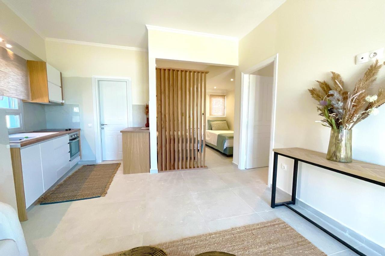 Apartment Beachfront 4-bed Luxury - Agios Gordios, Corfu, Greece