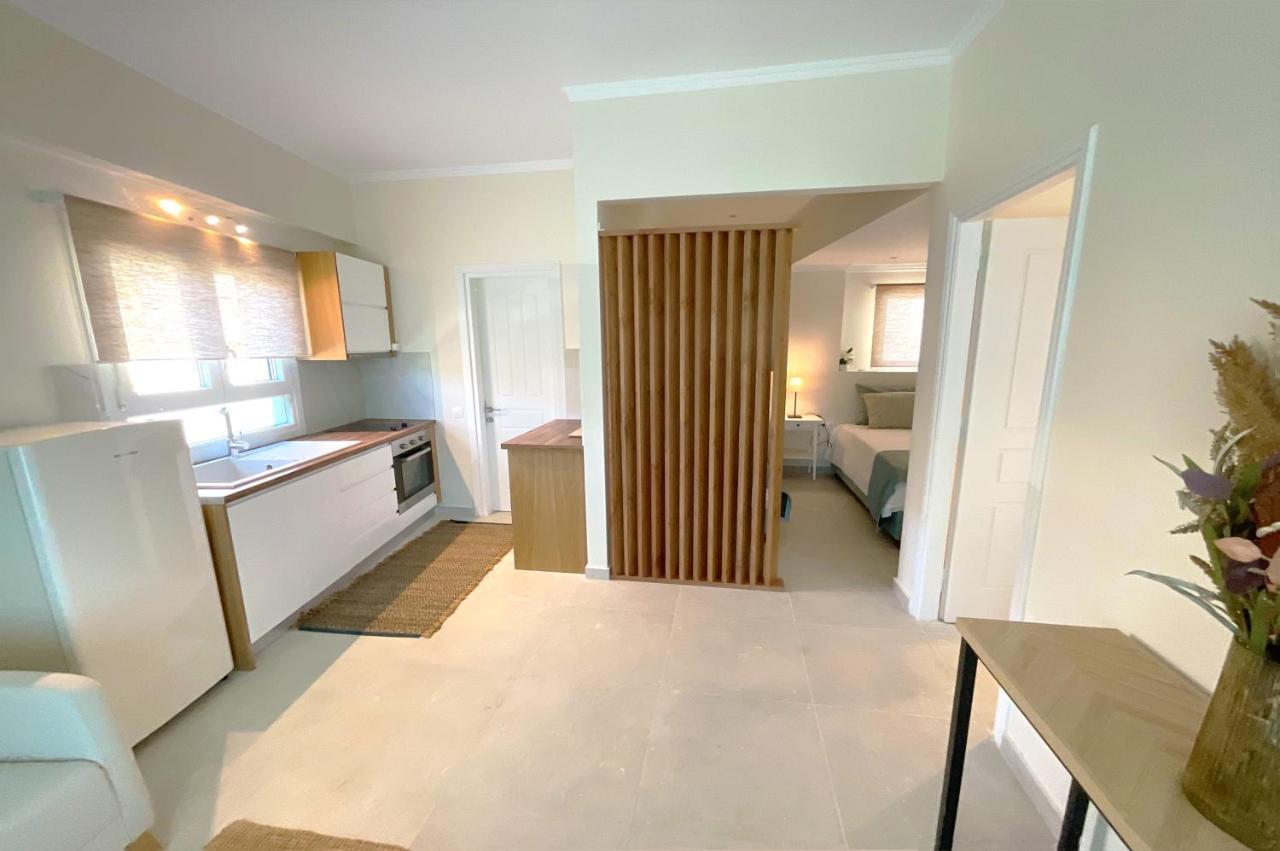Apartment Beachfront 4-bed Luxury - Agios Gordios, Corfu, Greece *