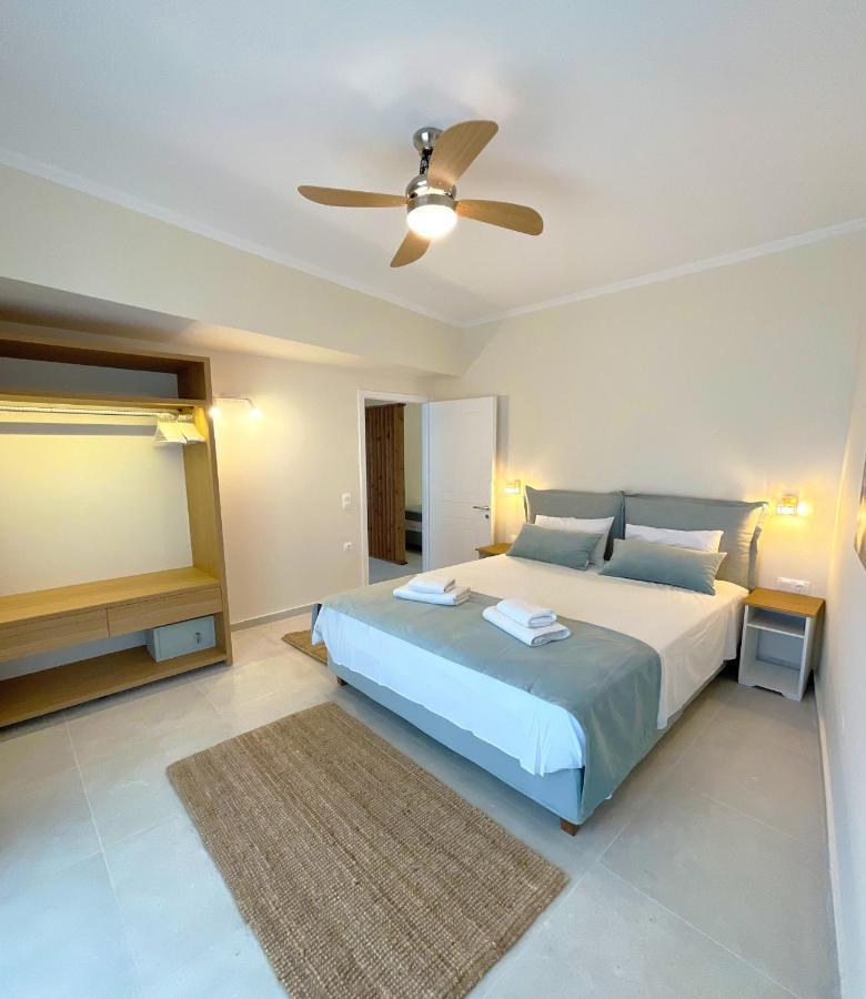 Beachfront 4-bed Luxury - Agios Gordios, Corfu, Greece Apartment