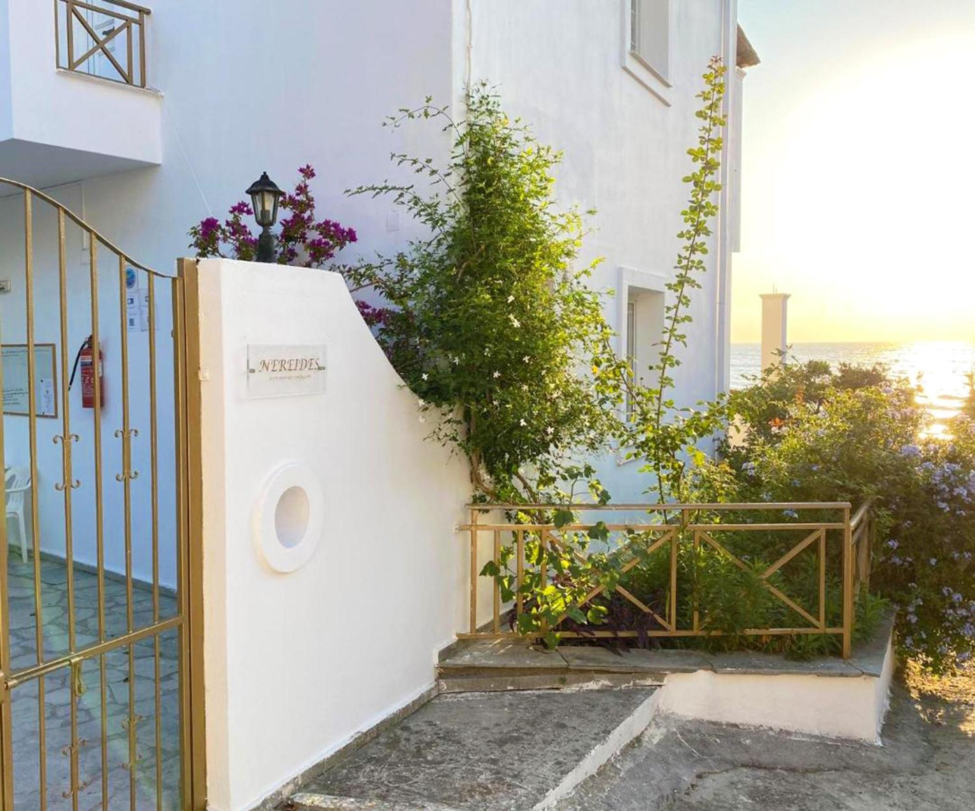 Beachfront 4-bed Luxury - Agios Gordios, Corfu, Greece Apartment