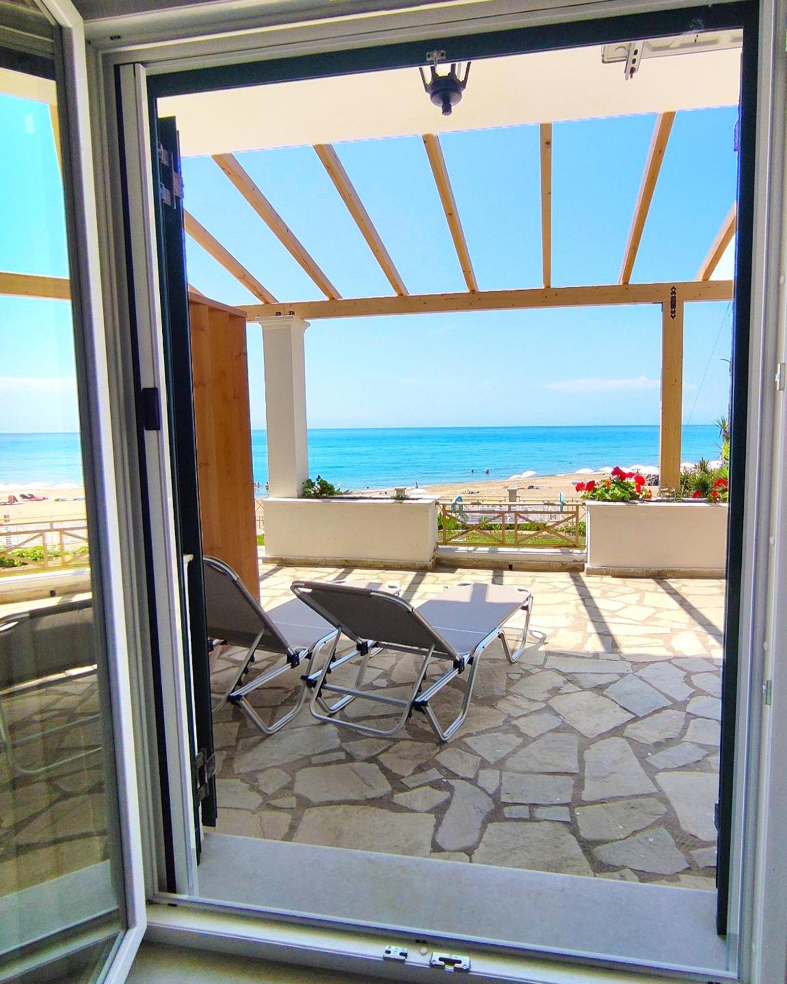 Apartment Beachfront 4-bed Luxury - Agios Gordios, Corfu, Greece